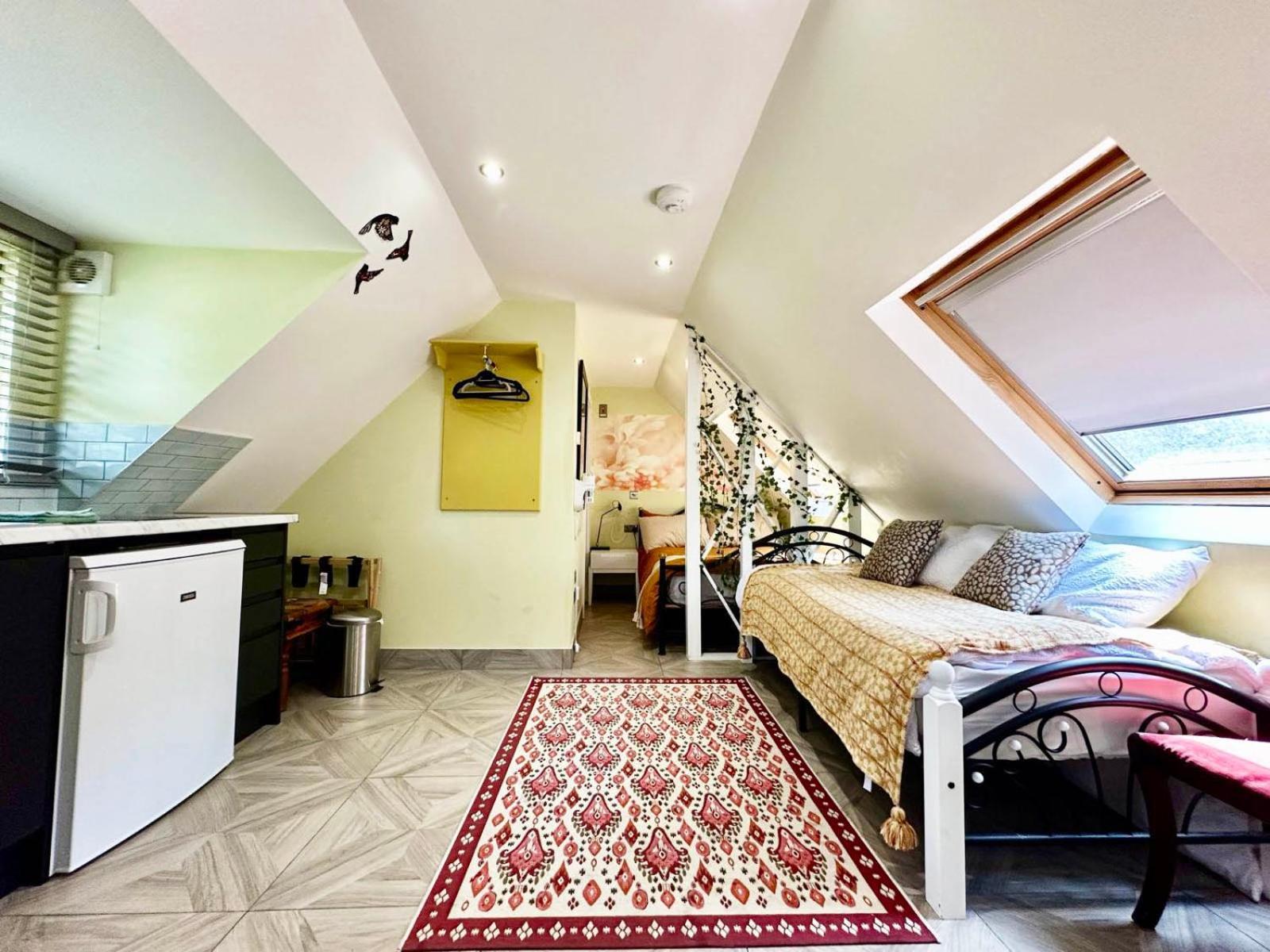צ'יזלהרסט Forest Studio Apartment Gated Parking On 2 Acres Garden מראה חיצוני תמונה